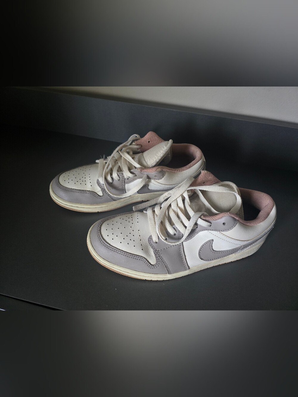 Nike Kids Low-Top Sneakers in White, Gray & Pink